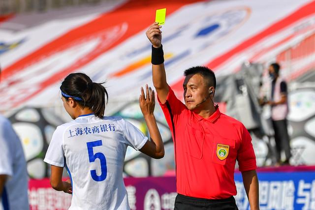 周琦20+12广东险胜首钢 曾凡博18分沃特斯27分