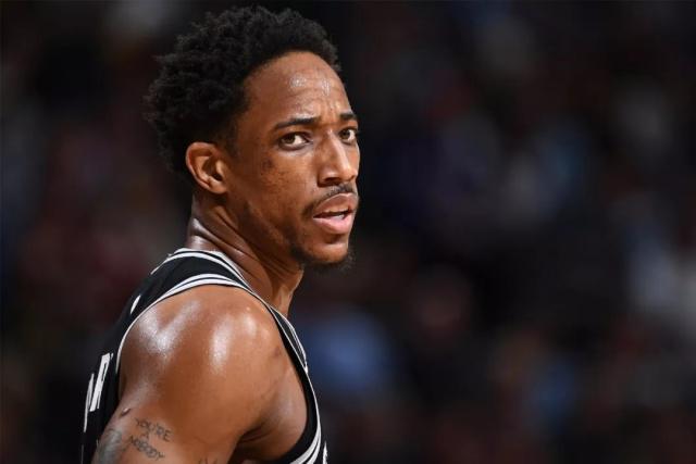 英超最佳阵：萨拉赫领衔，帕尔默&加克波在列